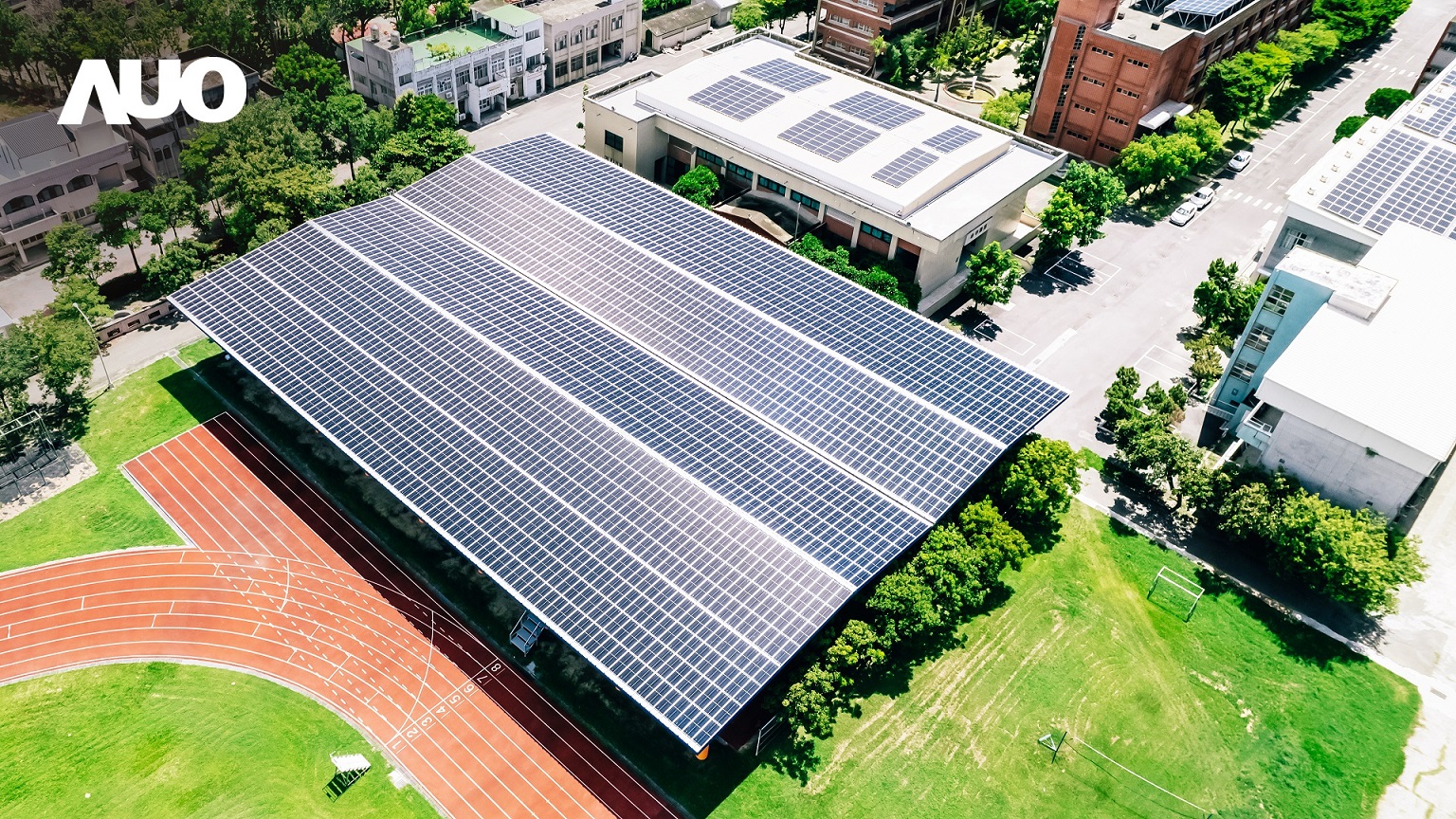 leyu体育官网SunSteel光电整合型浪板具备快速安装、轻量化优势，可提升15%发电效能，通过国际IEC与台湾VPC认证安全、防漏、耐候标准
