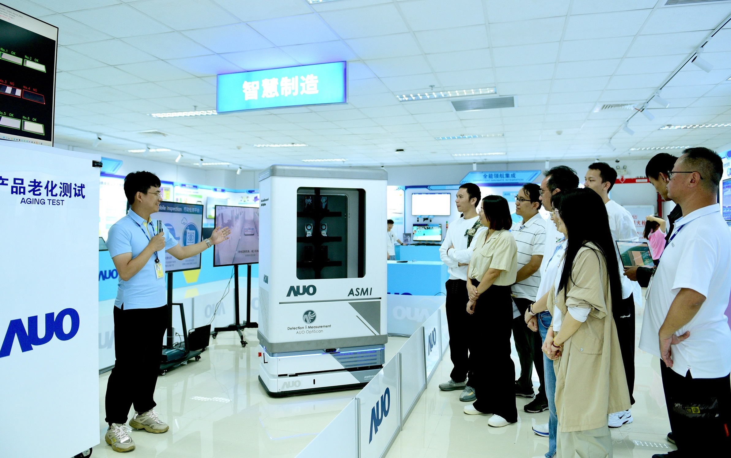 友達廈門將5G+ABC技術串聯生產管理全流程，打通研發、採購、生管、製程、設備、品質等產品全生命週期製造流程，完成數位化設計、智慧供應鏈、智慧座艙、全流程設備管理、資料驅動優化、智慧線上檢測、智慧品管等自我調整生產模式升級